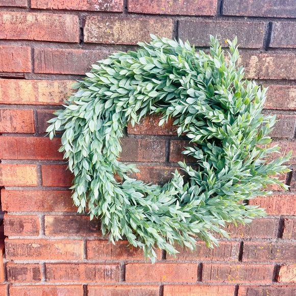 Rainwashed Leaves Wreath - Picture 10 of 13